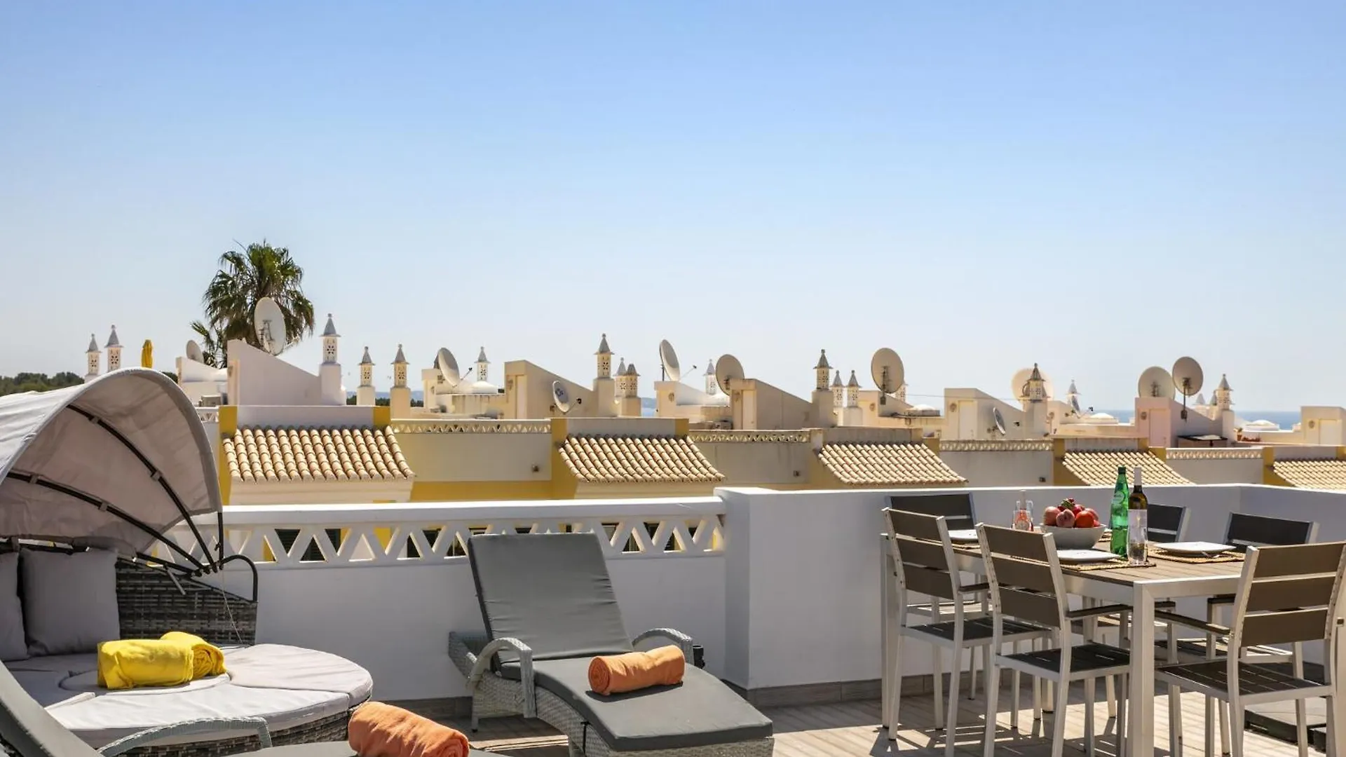 Semesterbostad Modern Apartment With Sea Views, Terrace Benagil